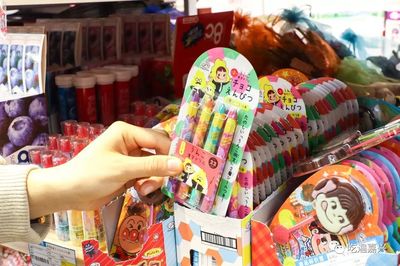 活久见！超市开在欧尚对面，1米长金枪鱼现切现吃，开业即爆满